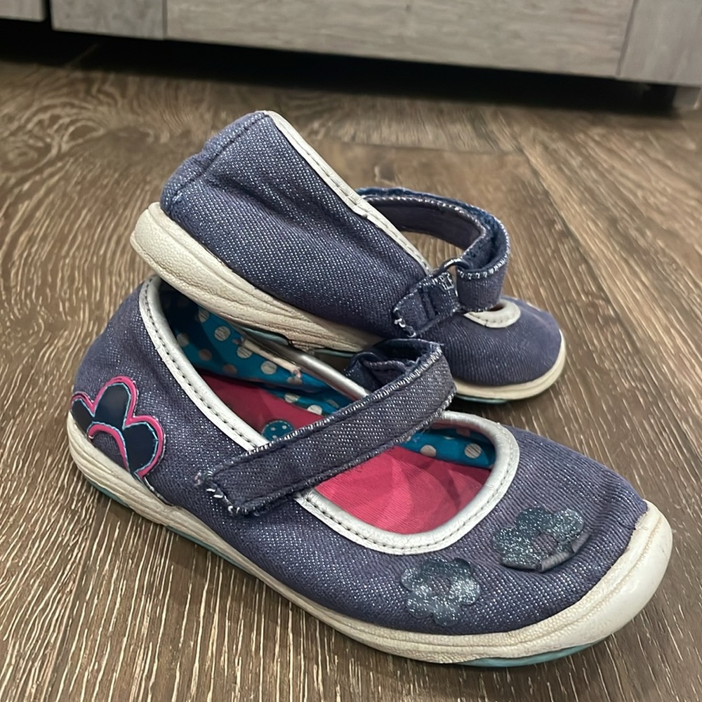 Little girls velcro flats. In used condition - Picture 2 of 6
